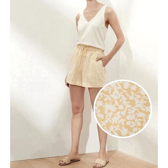 Banana Republic Pants - Banana Republic Shorts Size Medium Yellow Floral High Rise 4" Inseam NEW W Tags